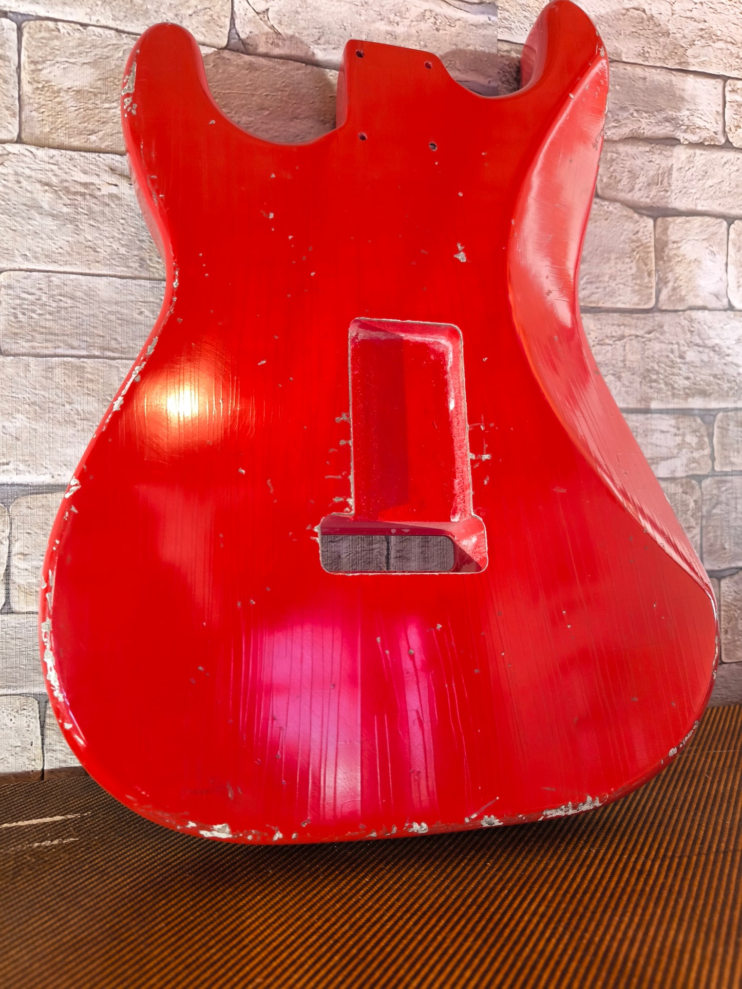 Mark Jenny MJT cuerpo estilo Stratocaster aliso 2 piezas. Dakota red. Relic