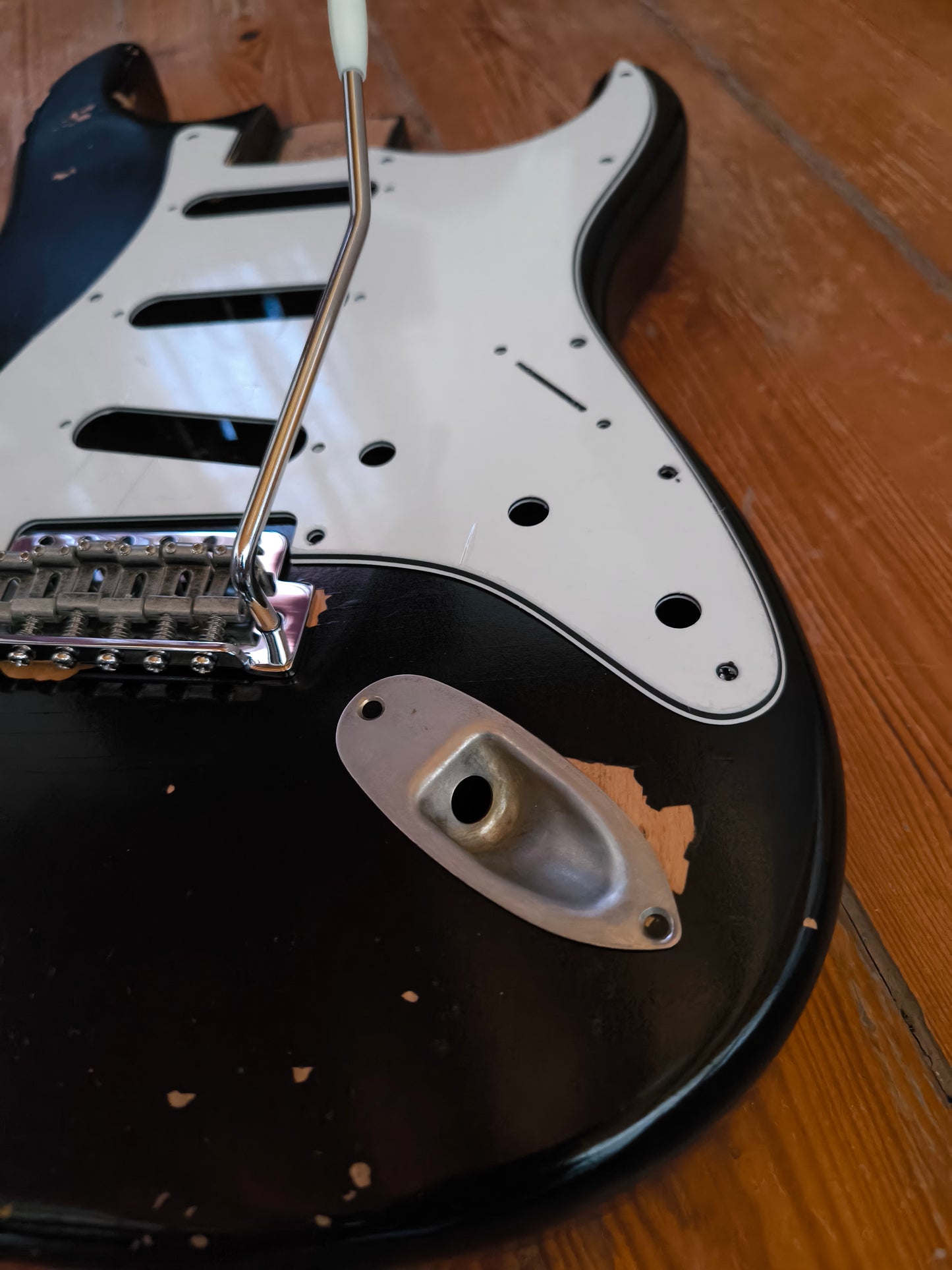 Cuerpo estilo Stratocaster®. Aliso Americano 1 pieza. Black Gloss. Nitro. 1,75kg