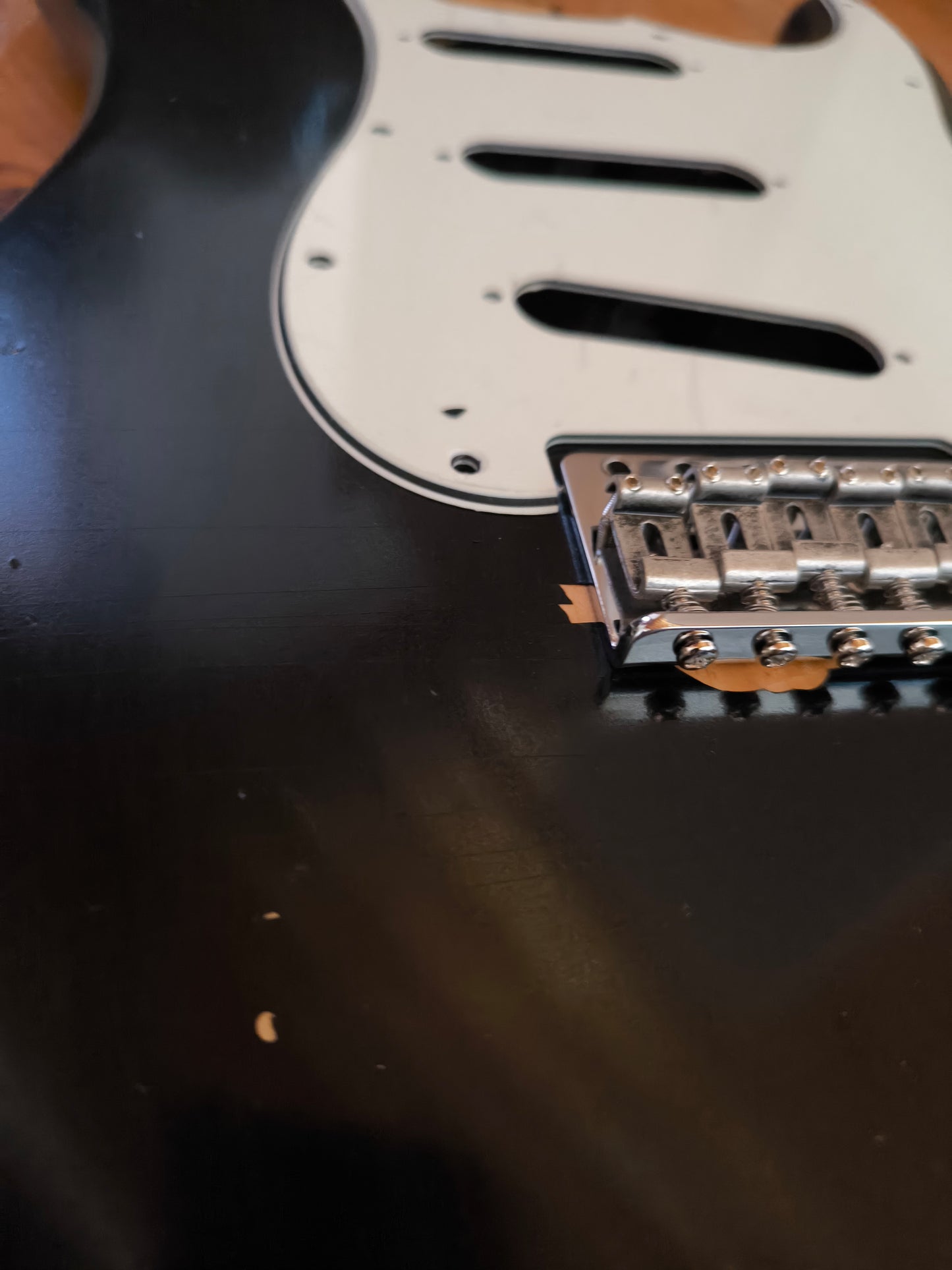 Cuerpo estilo Stratocaster®. Aliso Americano 1 pieza. Black Gloss. Nitro. 1,75kg