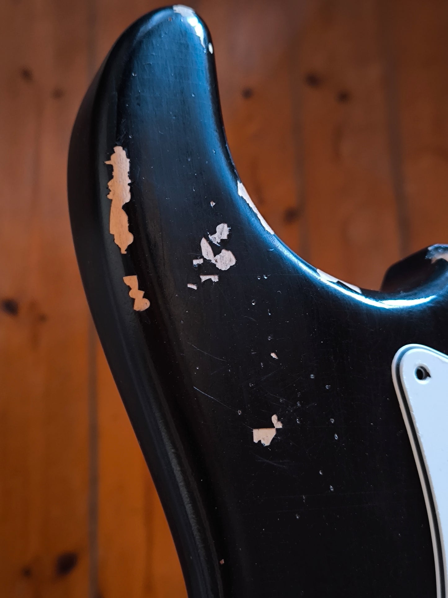 Cuerpo estilo Stratocaster®. Aliso Americano 1 pieza. Black Gloss. Nitro. 1,75kg