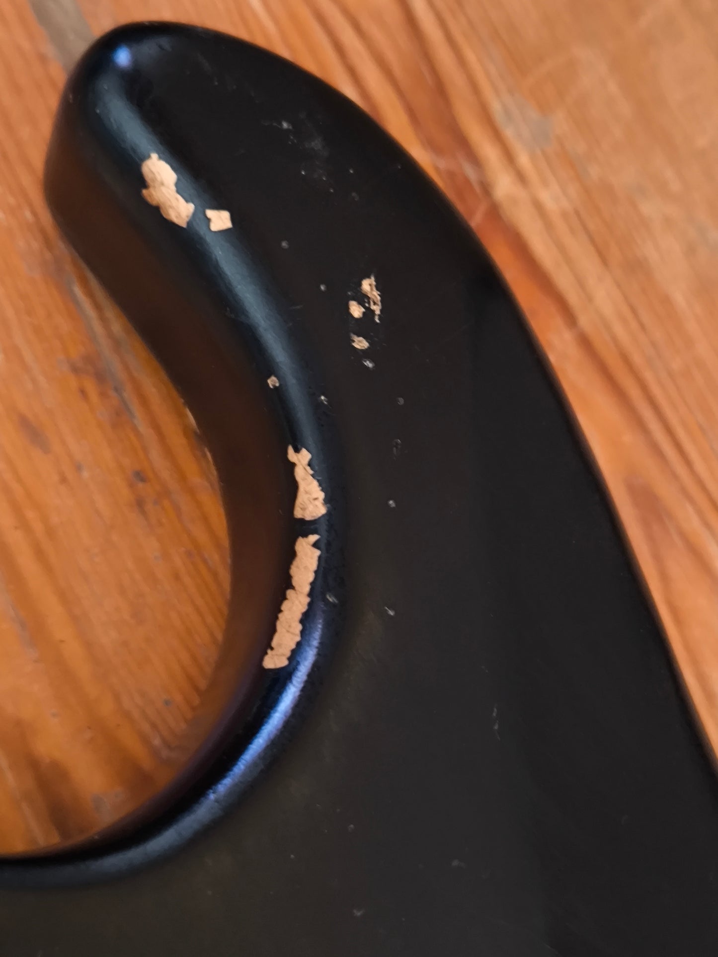 Cuerpo estilo Stratocaster®. Aliso Americano 1 pieza. Black Gloss. Nitro. 1,75kg