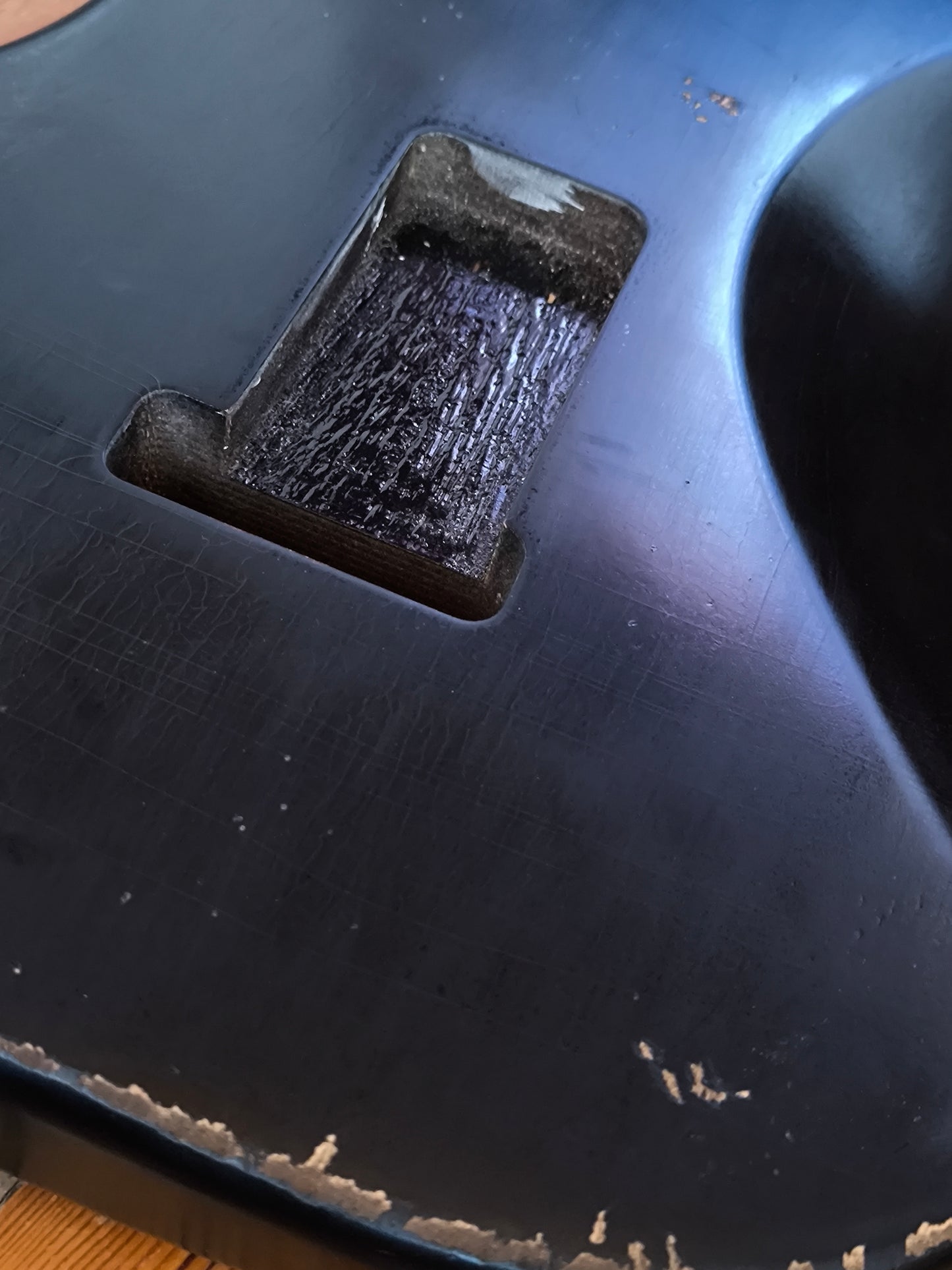 Cuerpo estilo Stratocaster®. Aliso Americano 1 pieza. Black Gloss. Nitro. 1,75kg