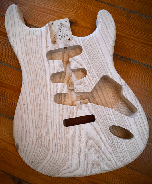 Cuerpo estilo Stratocaster®. Fresno Americano 1 pieza.  1,70 kg. UNFINISHED