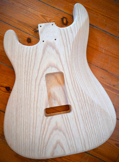 Cuerpo estilo Stratocaster®. Fresno Americano 1 pieza.  1,70 kg. UNFINISHED