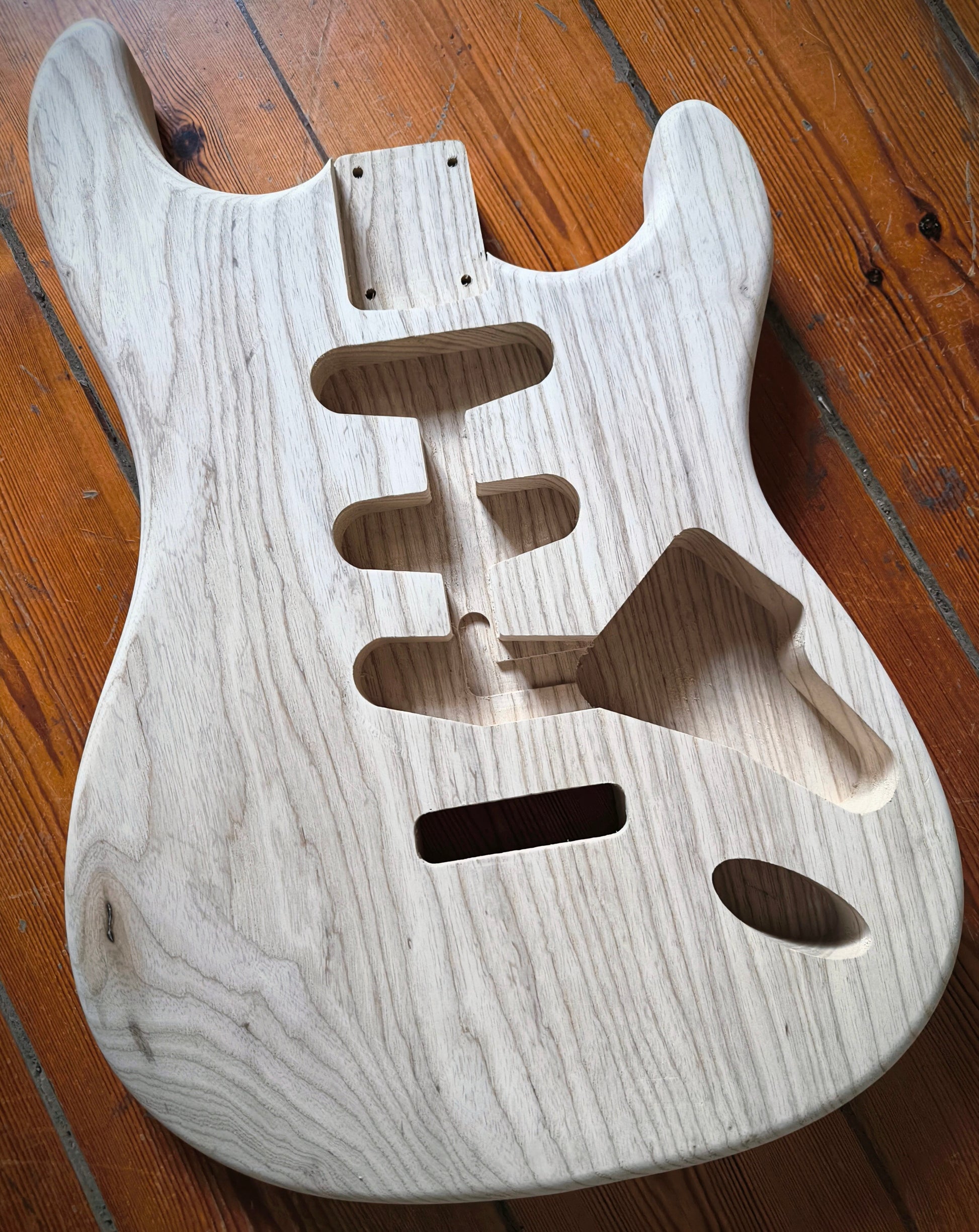 Cuerpo Stratocaster de fresno de 1 pieza 