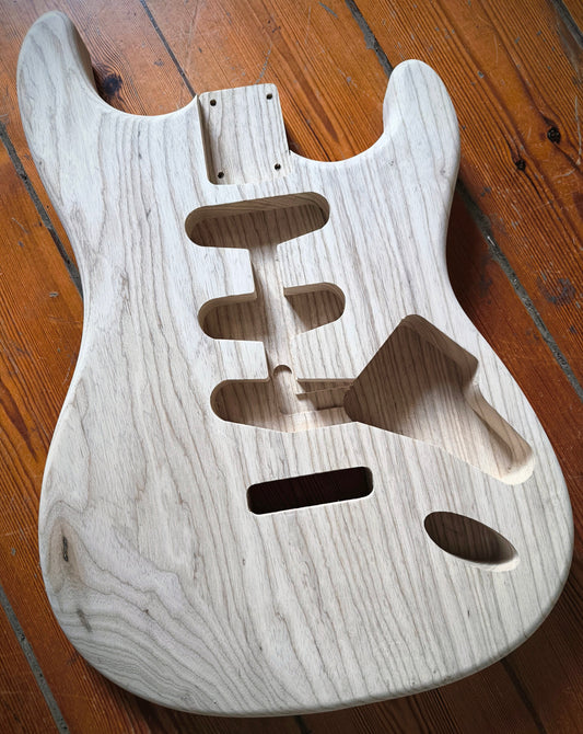 Cuerpo Stratocaster de fresno de 1 pieza 