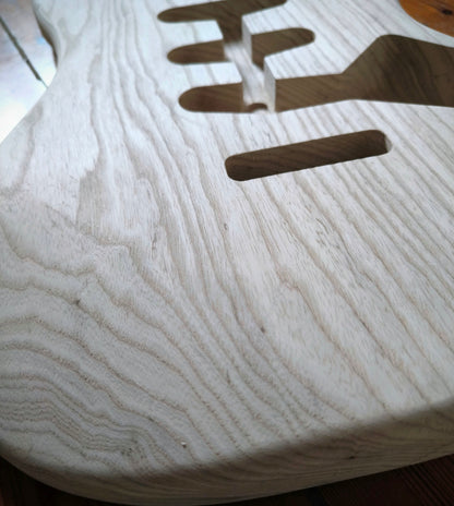 Cuerpo estilo Stratocaster®. Fresno Americano 1 pieza.  1,85 kg. UNFINISHED.