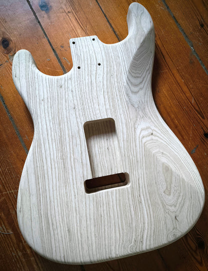 Cuerpo estilo Stratocaster®. Fresno Americano 1 pieza.  1,85 kg. UNFINISHED.