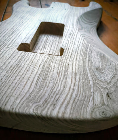 Cuerpo estilo Stratocaster®. Fresno Americano 1 pieza.  1,85 kg. UNFINISHED.
