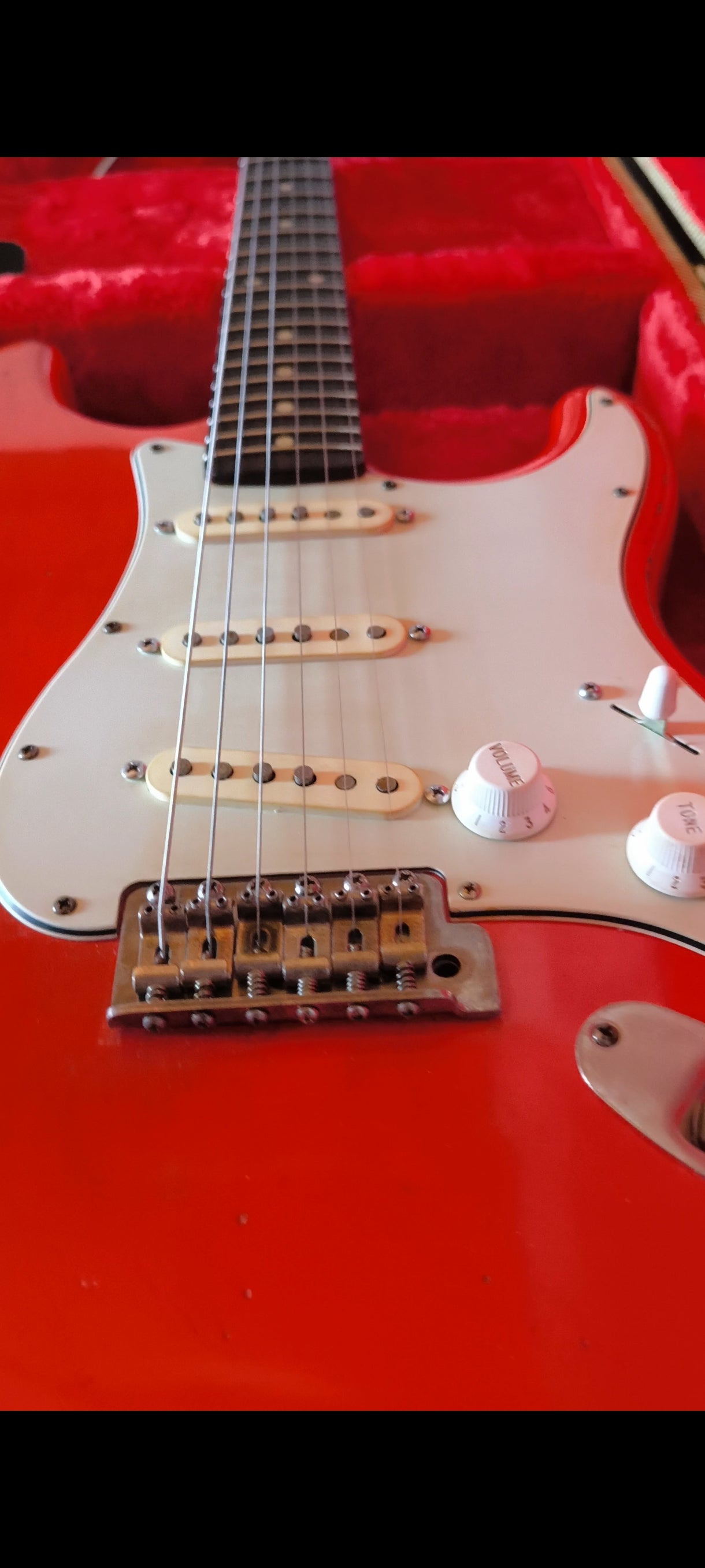 Bad Dog Custom Guitars 62 Stratocaster style. Fiesta Red. Nitro finish. Aged Tweed Case. Stratocaster Fiesta Red.