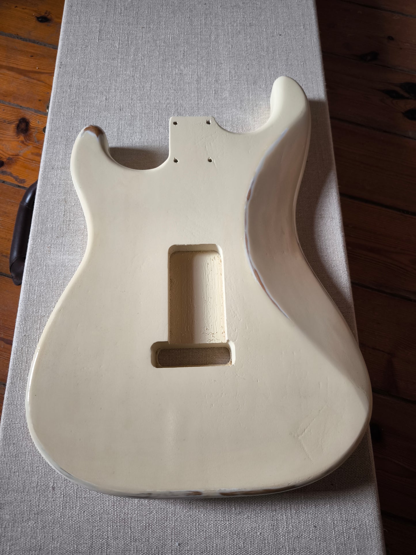 Cuerpo Stratocaster® Body. Aged White. Aliso 2 piezas. Nitro Finish.