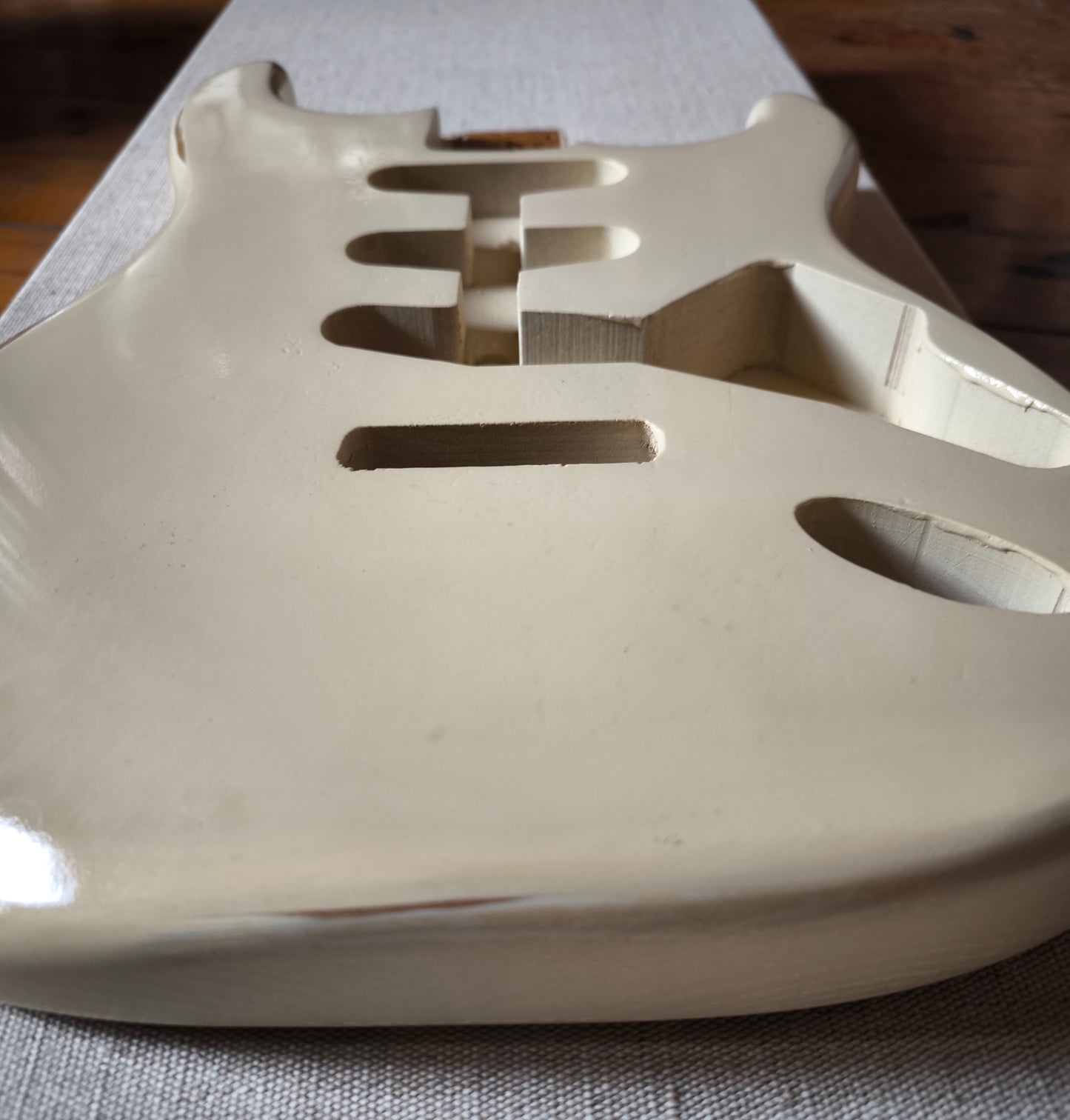 Cuerpo Stratocaster® Body. Aged White. Aliso 2 piezas. Nitro Finish.