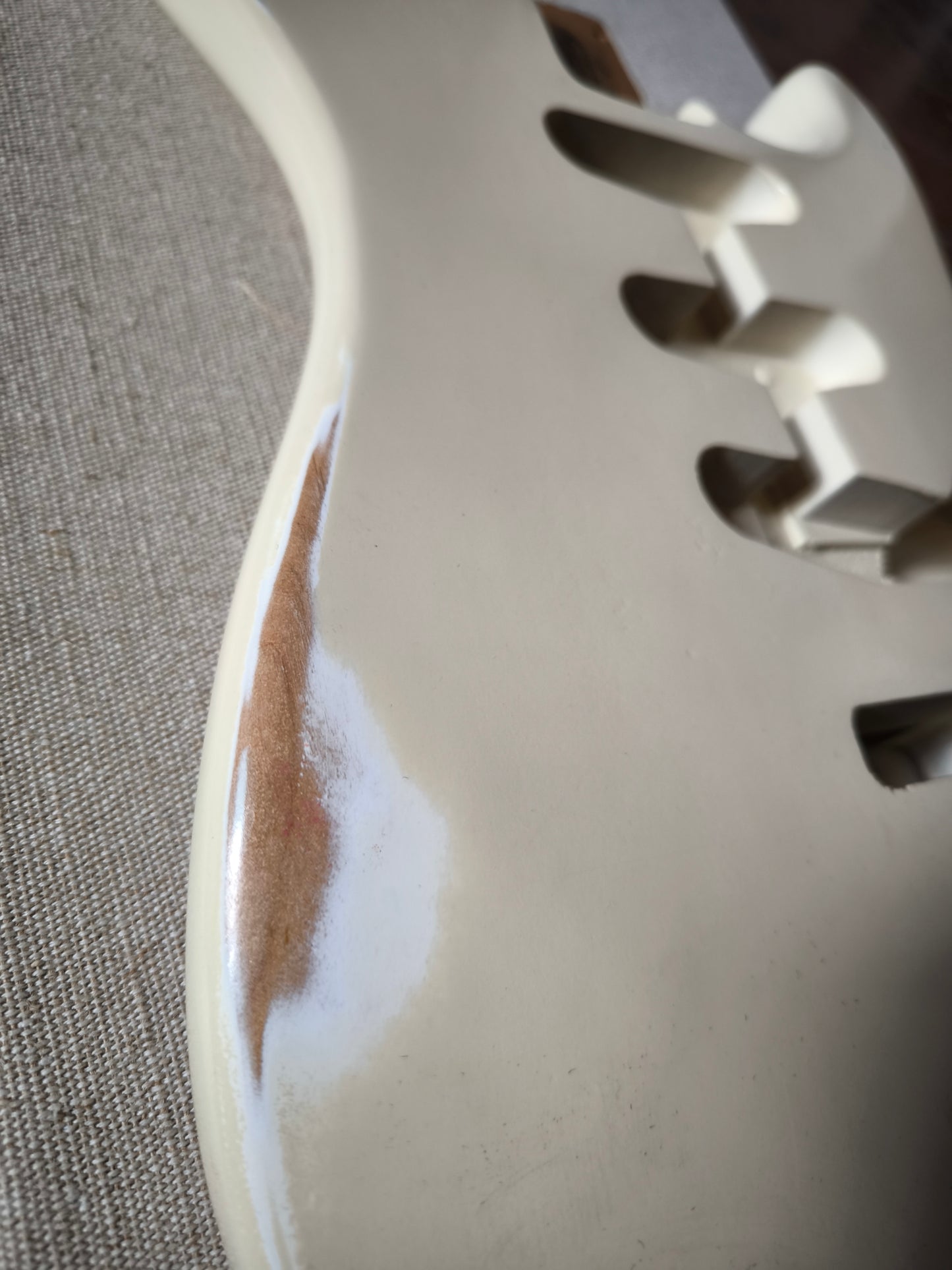 Cuerpo Stratocaster® Body. Aged White. Aliso 2 piezas. Nitro Finish.