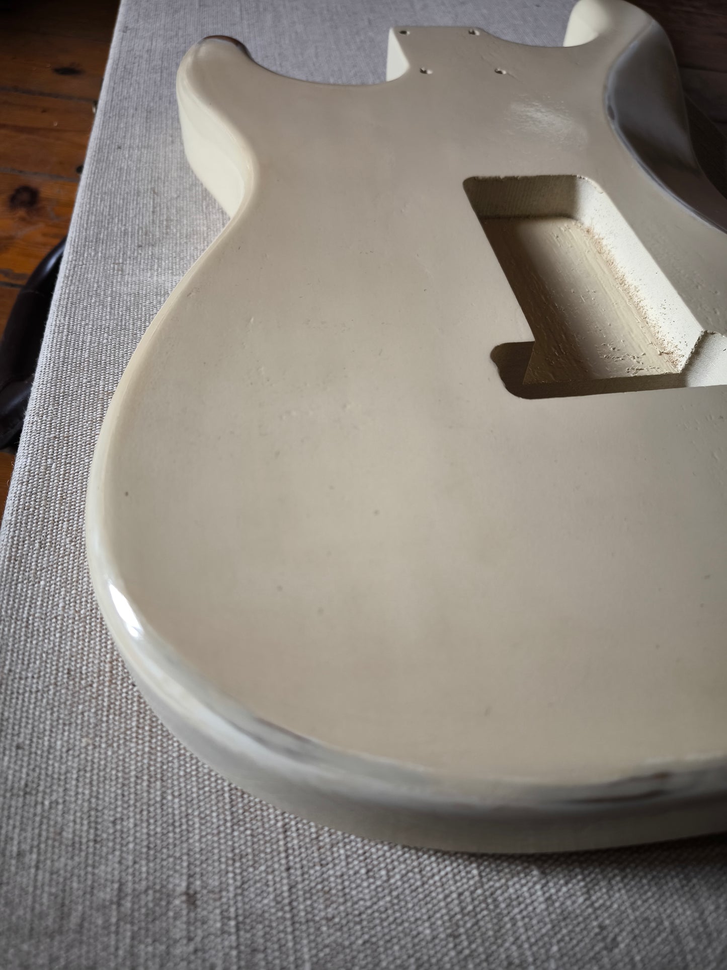 Cuerpo Stratocaster® Body. Aged White. Aliso 2 piezas. Nitro Finish.